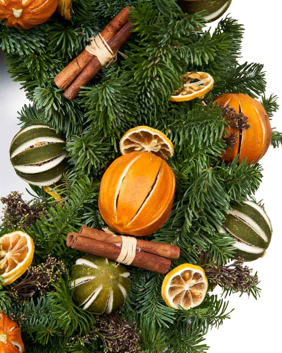 ORANGE KISSED MISTLETOENEW WREATH 1 CLOSEUP RIGHT DETAILS ORANGE KISSED MISTLETOENEW WREATH 1 CLOSEUP RIGHT DETAILS