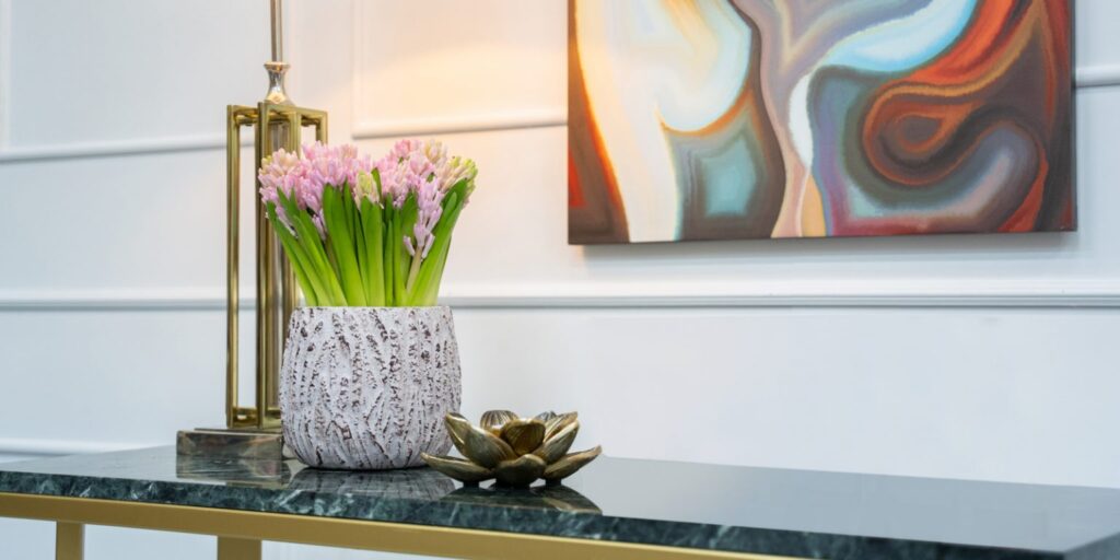 10 fresh ways to add spring flowers to your home 2 1536x768 1