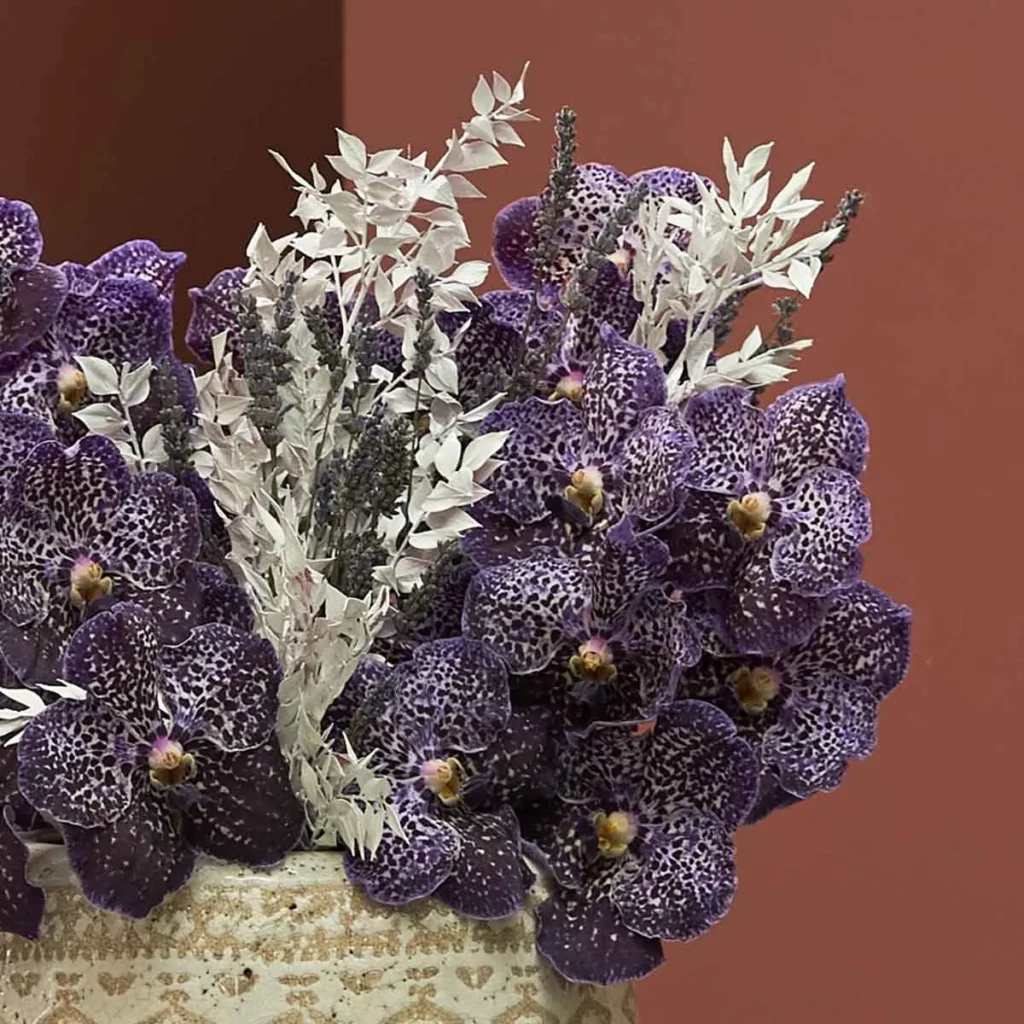 lady violet detailed new vase