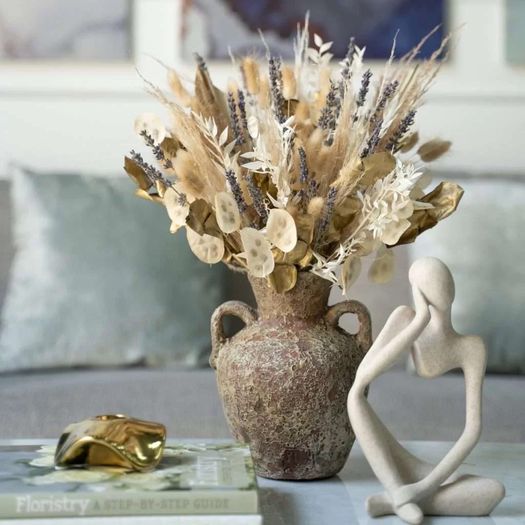 dried flowers styling