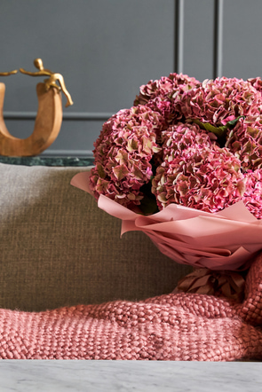 magical pink hand tied special flower arrangement for autumn home decor ideas 01