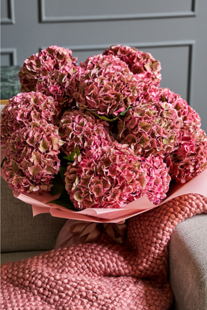 magical pink hand tied special flower arrangement for autumn home decor ideas 02