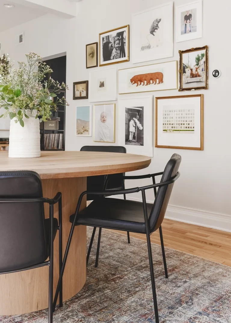 Round dining table foliage decor 1 2