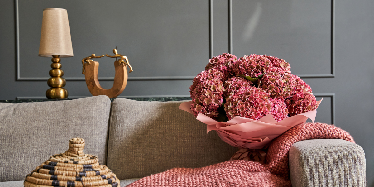 From Summer to Autumn Transitioning Your Home Décor with Seasonal Flowers in Dubai
