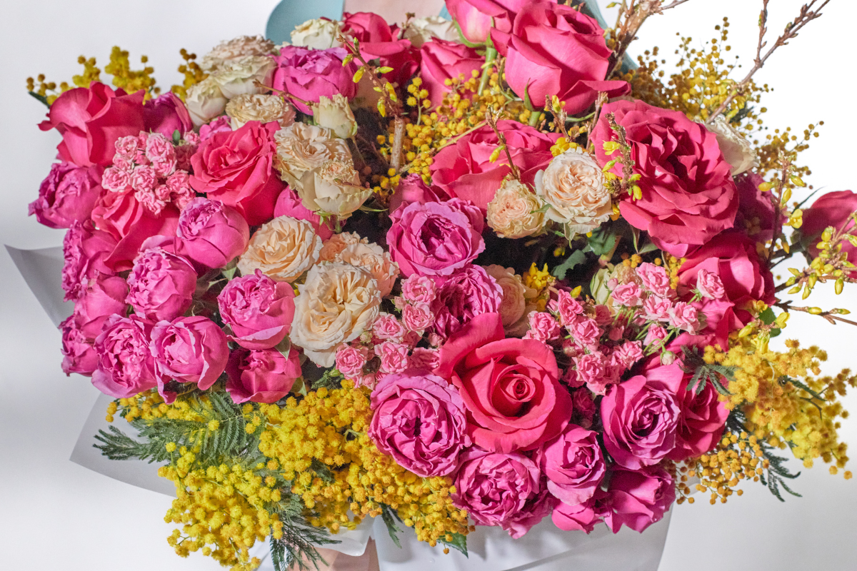 Surprise Your Partner For Your Anniversary With Darcey Flowers Same day Delivery Service in Dubai .png