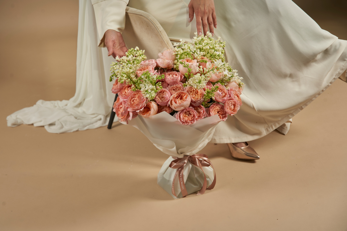 How To Present Flowers As a Gift